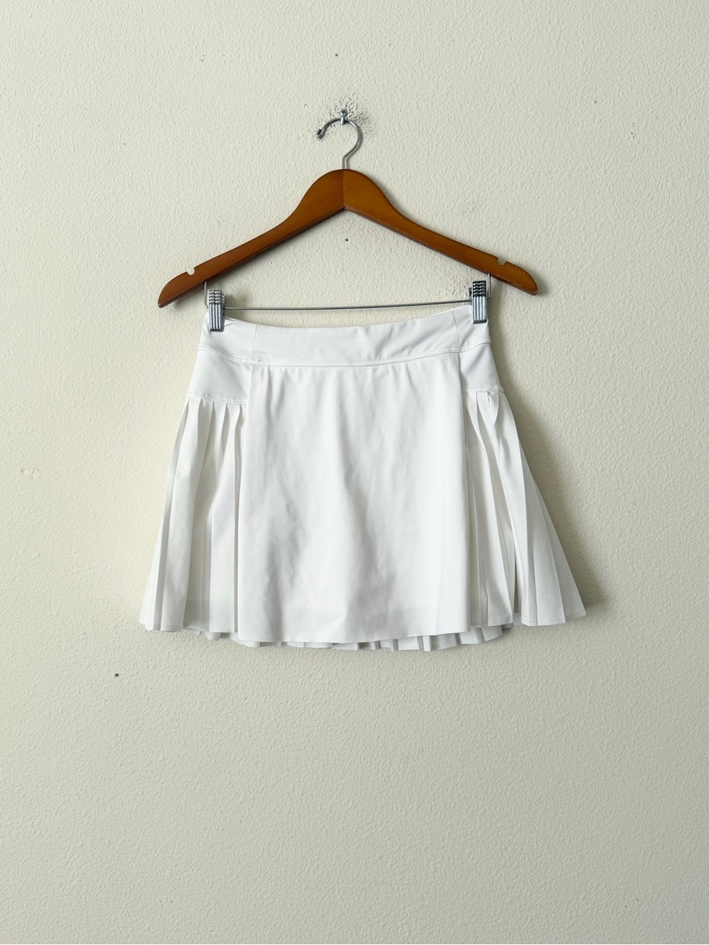 Athleta XS Advantage high rise pleated skort in white